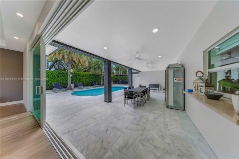 House in Miami, Florida 4 bedrooms, 243.22 sq.m. № 1770498 - photo 18