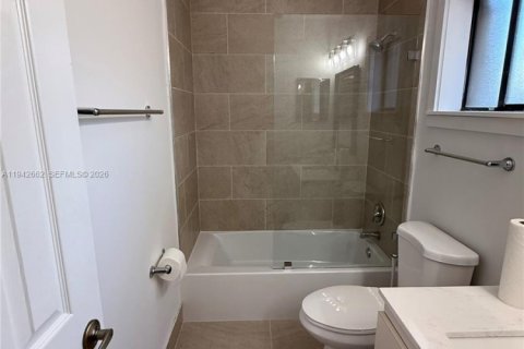 Touwnhouse à vendre à Tamarac, Floride: 2 chambres, 111.58 m2 № 2054384 - photo 9