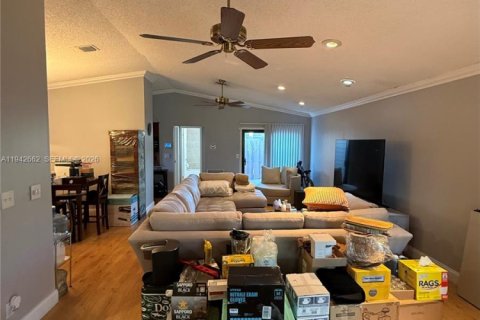 Touwnhouse à vendre à Tamarac, Floride: 2 chambres, 111.58 m2 № 2054384 - photo 2