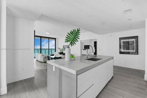 Copropriété à vendre à Miami, Floride: 4 chambres, 254.83 m2 № 2015735 - photo 8