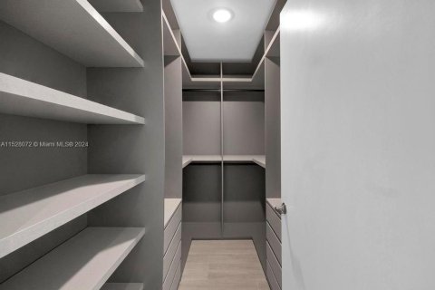Copropriété à vendre à Miami, Floride: 4 chambres, 254.83 m2 № 2015735 - photo 11