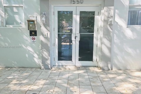 Снять в аренду кондоминиум в Майами-Бич, Флорида 1 спальня, 51.1м2, № 1956967 - фото 15