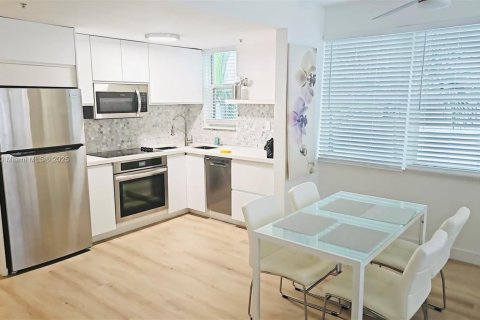 Снять в аренду кондоминиум в Майами-Бич, Флорида 1 спальня, 51.1м2, № 1956967 - фото 3