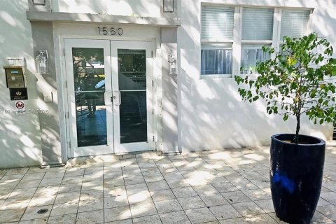 Снять в аренду кондоминиум в Майами-Бич, Флорида 1 спальня, 51.1м2, № 1956967 - фото 17