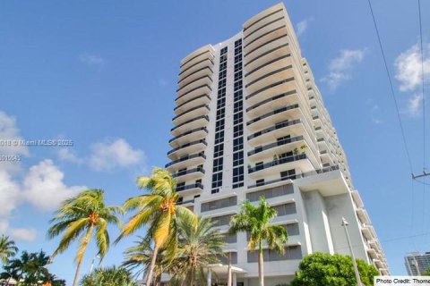 Condo in North Bay Village, Florida, 3 bedrooms  № 2035144 - photo 5