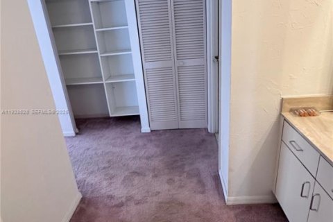 Condo in Miami, Florida, 3 bedrooms  № 1986845 - photo 16