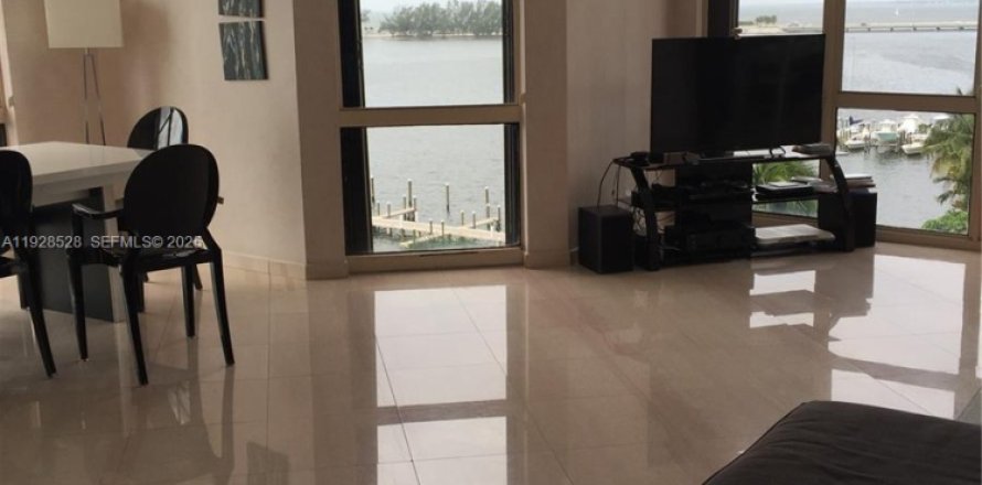 Condo in Miami, Florida, 3 bedrooms  № 1986845