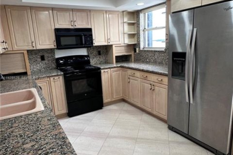 Condo in Miami, Florida, 3 bedrooms  № 1986845 - photo 7