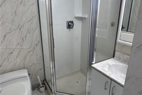Condo in Miami, Florida, 3 bedrooms  № 1986845 - photo 10