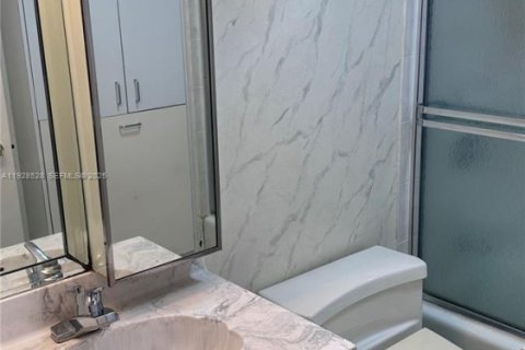 Condo in Miami, Florida, 3 bedrooms  № 1986845 - photo 14