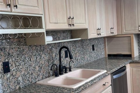 Condo in Miami, Florida, 3 bedrooms  № 1986845 - photo 8