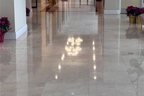 Condo in Miami, Florida, 3 bedrooms  № 1986845 - photo 2