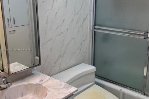 Condo in Miami, Florida, 3 bedrooms  № 1986845 - photo 13
