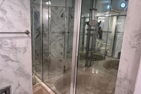Condo in Miami, Florida, 3 bedrooms  № 1986845 - photo 18