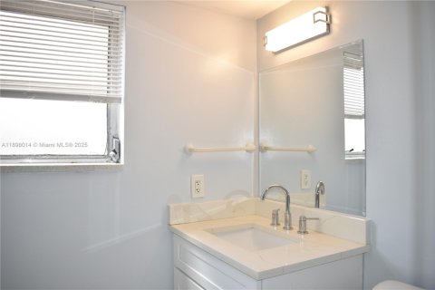 Condominio en alquiler en Pompano Beach, Florida, 2 dormitorios, 78.5 m2 № 1949835 - foto 15