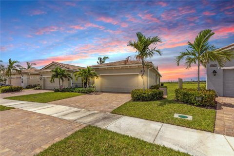 Villa ou maison à louer à Port St. Lucie, Floride: 2 chambres, 150.5 m2 № 1860420 - photo 1