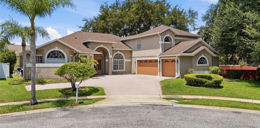 House in Orlando, Florida 5 bedrooms, 335.28 sq.m. № 2308517