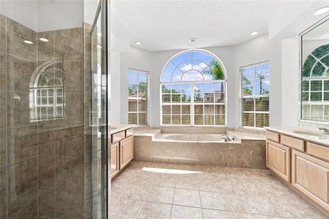 House in Orlando, Florida 5 bedrooms, 335.28 sq.m. № 2308517 - photo 11