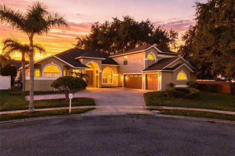 House in Orlando, Florida 5 bedrooms, 335.28 sq.m. № 2308517 - photo 2