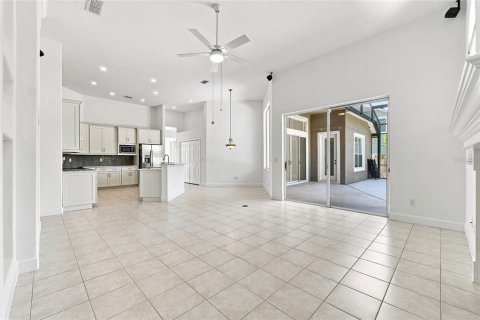 House in Orlando, Florida 5 bedrooms, 335.28 sq.m. № 2308517 - photo 5