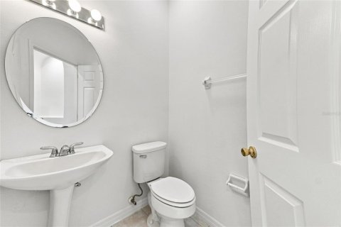 House in Orlando, Florida 5 bedrooms, 335.28 sq.m. № 2308517 - photo 26