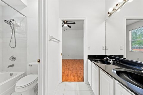 House in Orlando, Florida 5 bedrooms, 335.28 sq.m. № 2308517 - photo 22