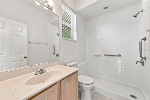 House in Orlando, Florida 5 bedrooms, 335.28 sq.m. № 2308517 - photo 18