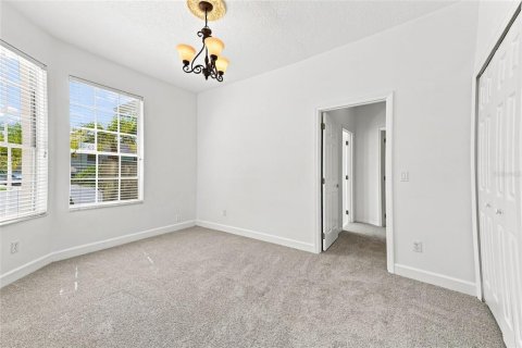 House in Orlando, Florida 5 bedrooms, 335.28 sq.m. № 2308517 - photo 16