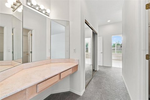 House in Orlando, Florida 5 bedrooms, 335.28 sq.m. № 2308517 - photo 12
