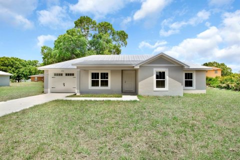 Casa en Avon Park, Florida 3 dormitorios, 104.79 m2 № 2369456