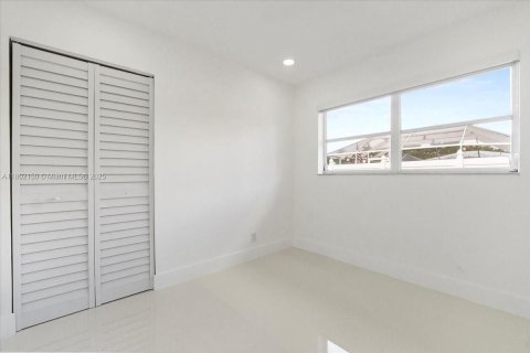 House in Oakland Park, Florida 3 bedrooms, 106.28 sq.m. № 1959764 - photo 23