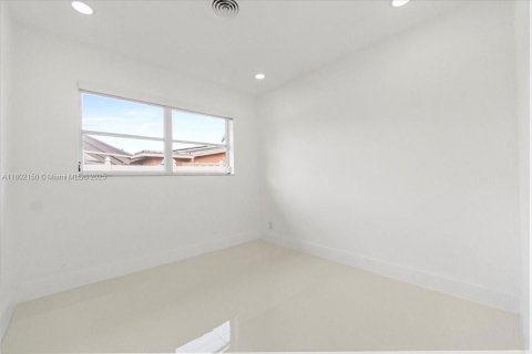 House in Oakland Park, Florida 3 bedrooms, 106.28 sq.m. № 1959764 - photo 22