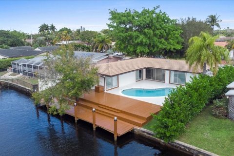 House in Oakland Park, Florida 3 bedrooms, 106.28 sq.m. № 1959764