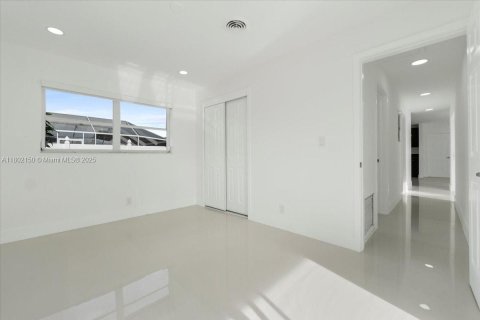 House in Oakland Park, Florida 3 bedrooms, 106.28 sq.m. № 1959764 - photo 12