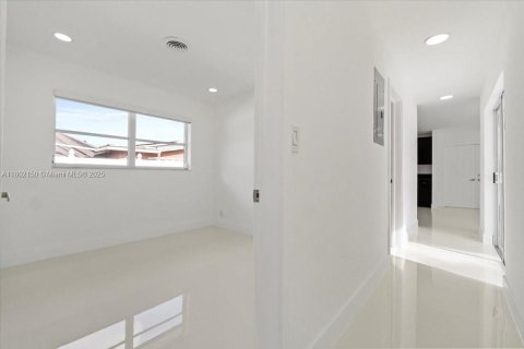 House in Oakland Park, Florida 3 bedrooms, 106.28 sq.m. № 1959764 - photo 14