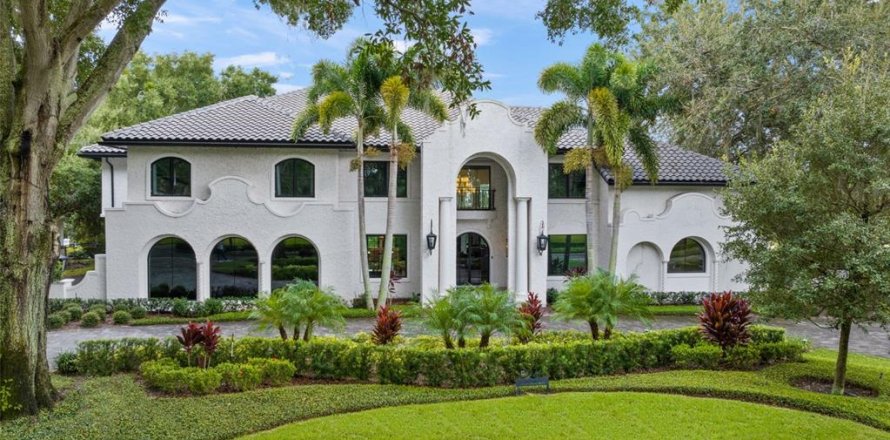 House in Windermere, Florida 4 bedrooms, 596.8 sq.m. № 2143624