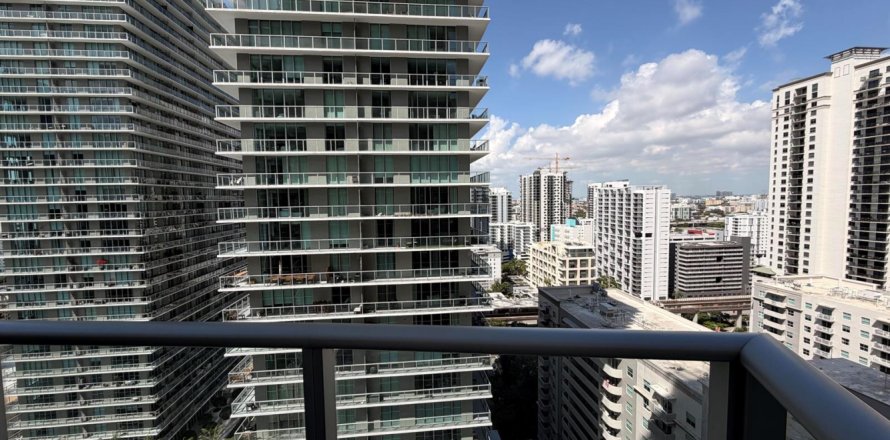 Condo à Miami, Floride, 3 pièces  № 2146839