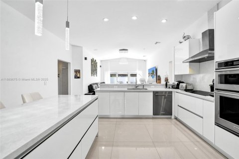 Casa en venta en Davie, Florida, 4 dormitorios, 180.97 m2 № 2036690 - foto 5