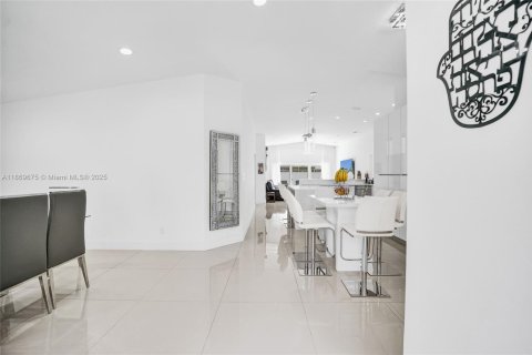 Casa en venta en Davie, Florida, 4 dormitorios, 180.97 m2 № 2036690 - foto 12