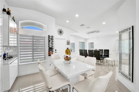 Casa en venta en Davie, Florida, 4 dormitorios, 180.97 m2 № 2036690 - foto 11