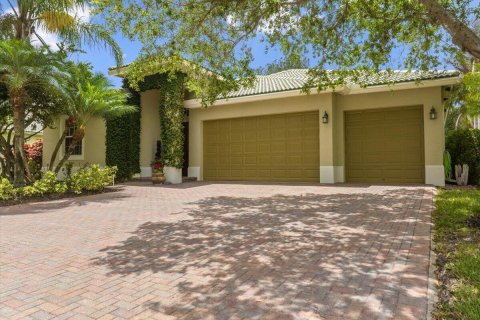 House in Vero Beach, Florida 4 bedrooms, 259.66 sq.m. № 2083407 - photo 23