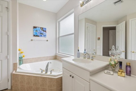 House in Vero Beach, Florida 4 bedrooms, 259.66 sq.m. № 2083407 - photo 15