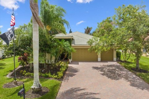 House in Vero Beach, Florida 4 bedrooms, 259.66 sq.m. № 2083407 - photo 24