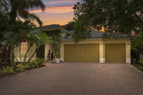 House in Vero Beach, Florida 4 bedrooms, 259.66 sq.m. № 2083407