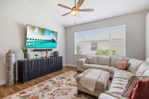 House in Vero Beach, Florida 4 bedrooms, 259.66 sq.m. № 2083407 - photo 8