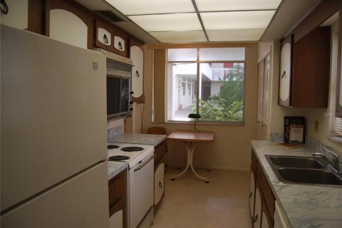 Condo in Clearwater, Florida, 2 bedrooms № 2101346 - photo 4