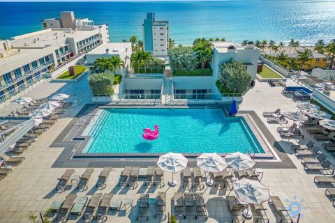 Condominio en venta en Hollywood, Florida, 1 dormitorio, 49.98 m2 № 2076970 - foto 2