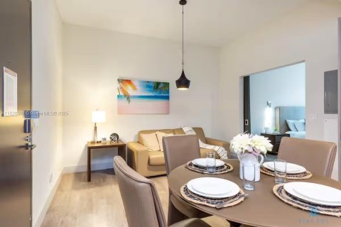 Condominio en venta en Hollywood, Florida, 1 dormitorio, 49.98 m2 № 2076970 - foto 9