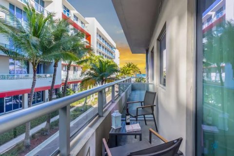 Condominio en venta en Hollywood, Florida, 1 dormitorio, 49.98 m2 № 2076970 - foto 6