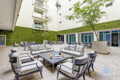 Condominio en venta en Hollywood, Florida, 1 dormitorio, 49.98 m2 № 2076970 - foto 4